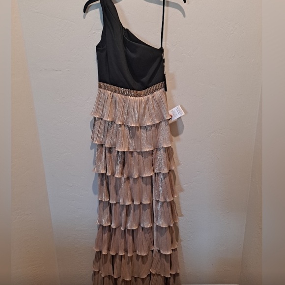 IEENA for MAC DUGGAL 26541 ONE SHOULDER LAYERED RUFFLE GOWN Size 2 - Picture 1 of 11